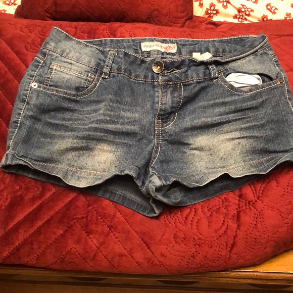 Shorts - Picture 2 of 8